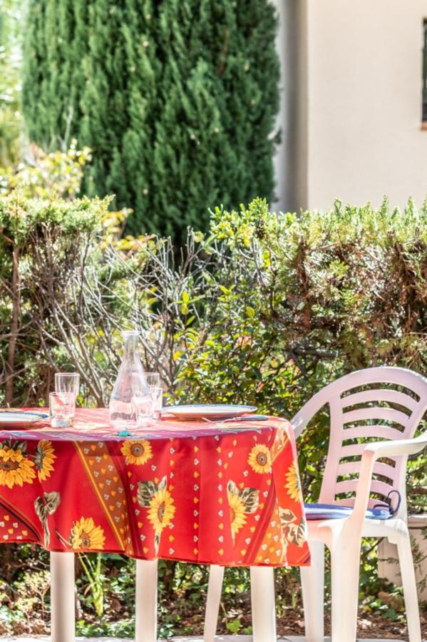 Apartmán Cosy Studio Just A Stone'S Throw From The Beach Sainte-Maxime Exteriér fotografie